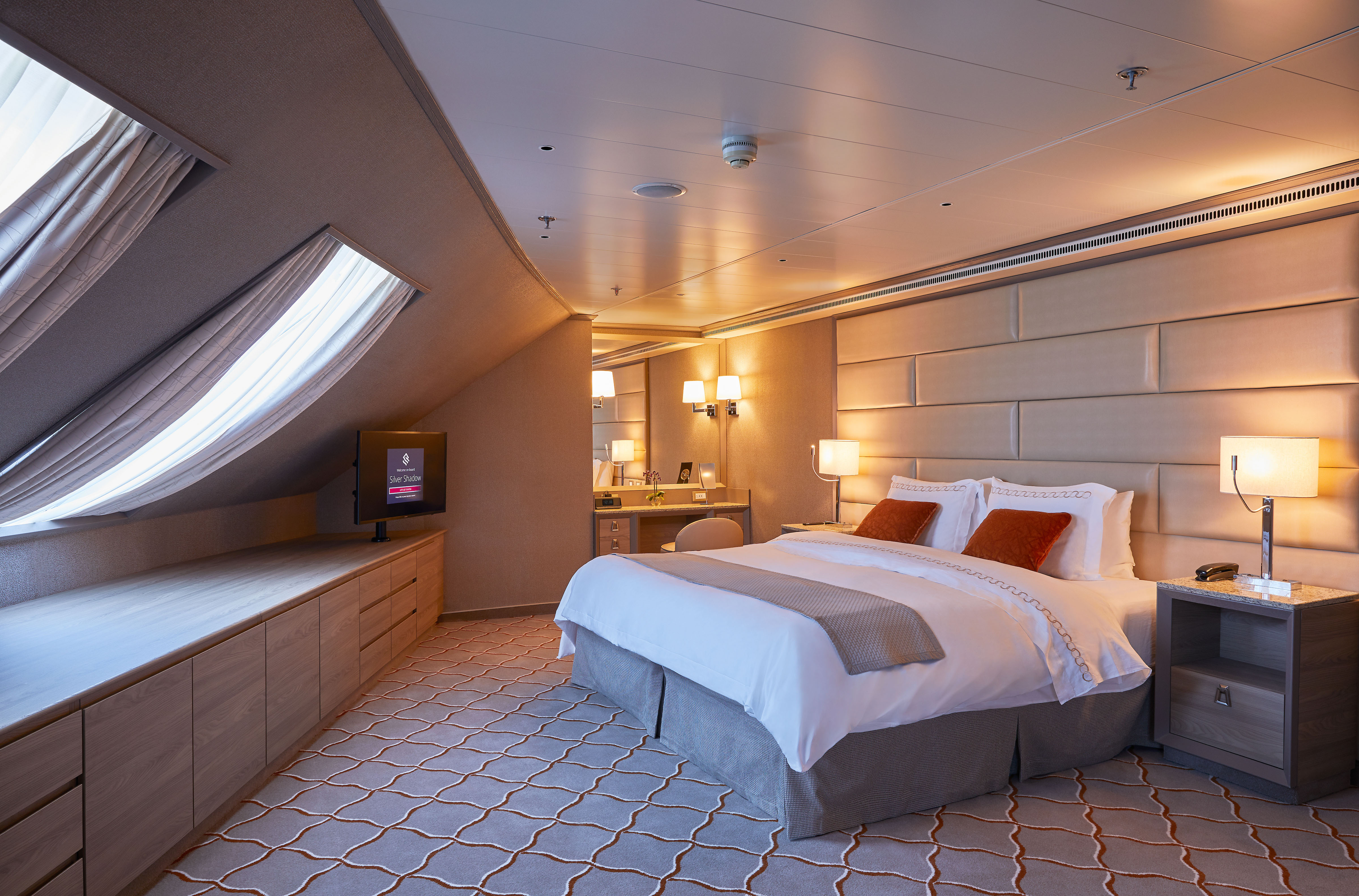 Silversea - Silver Shadow - Grand Suite 3.jpg